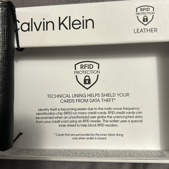 Calvin Klein wallet - Picture 4 of 5